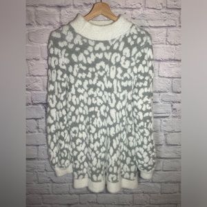 Lands End Mock Neck Tunic Sweater Grey & White Cheetah Print‎ size Large